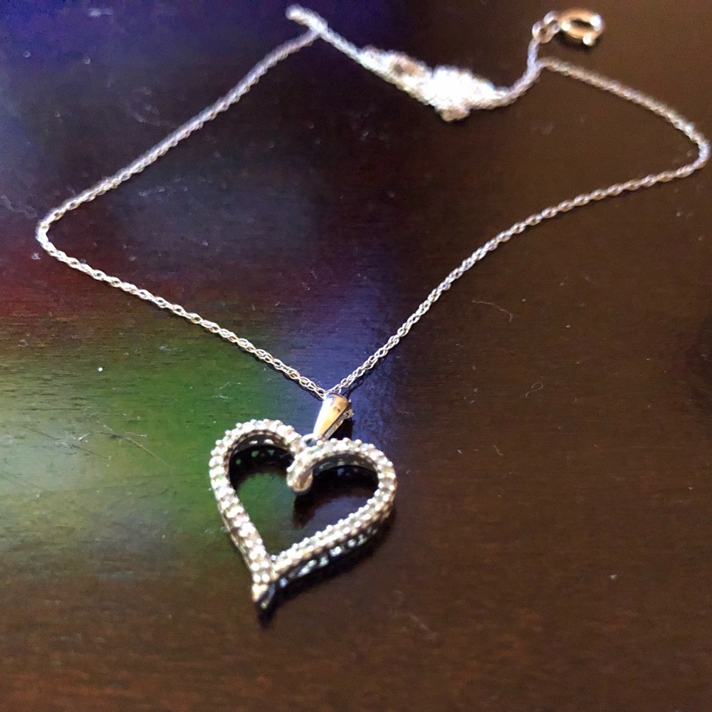 Heart pendant necklace